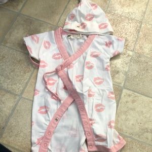 Monica and Andy kimono ans hat